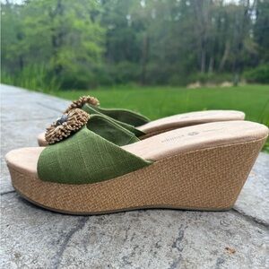 Lindsay Phillips Green and Tan Wedge Sandals Beaded Detail women’s size 9